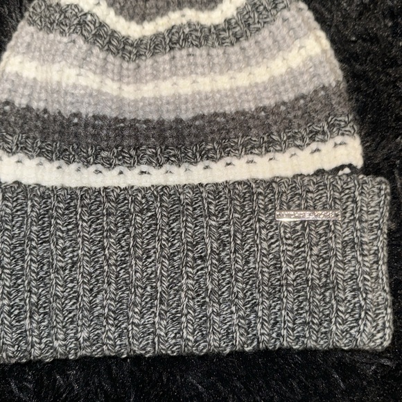 Michael kors beanie - Picture 2 of 4